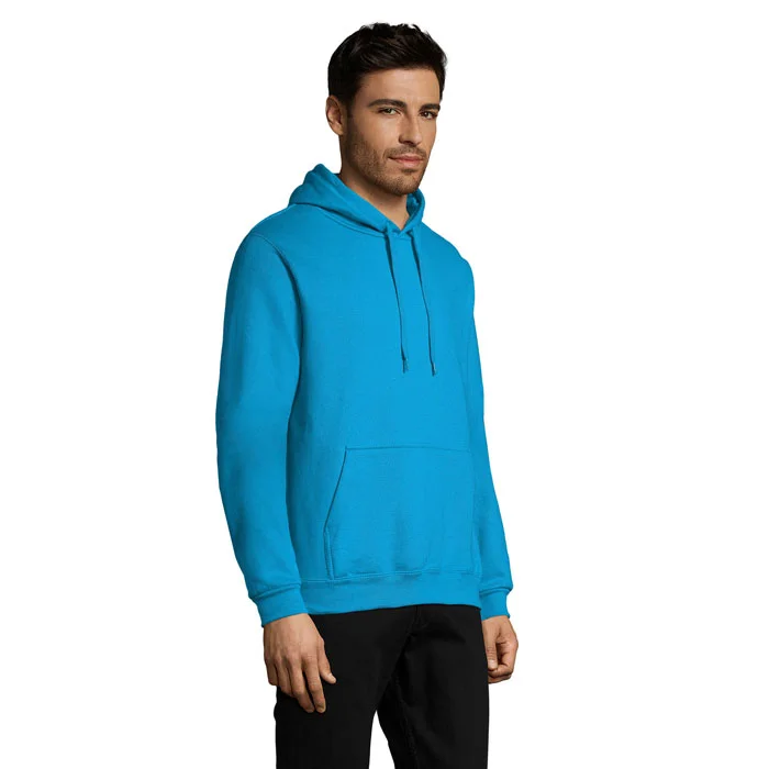 Hoodie i unisexmodell från Klasströjadirekt, sedd snett från sidan